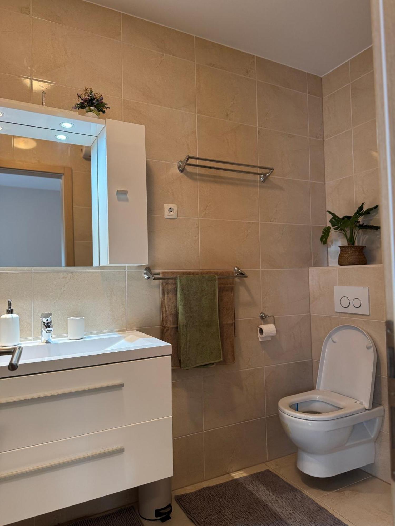 Apartment Tri Sunca Baška Voda Dış mekan fotoğraf